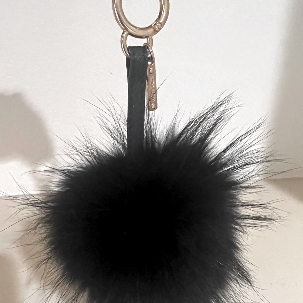 Pom Pom key chain. Authentic Fox fur keychain. Linda Richard’s NY. Orig $150